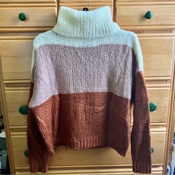NWOT Rue 21 Sweater - Picture 2 of 4